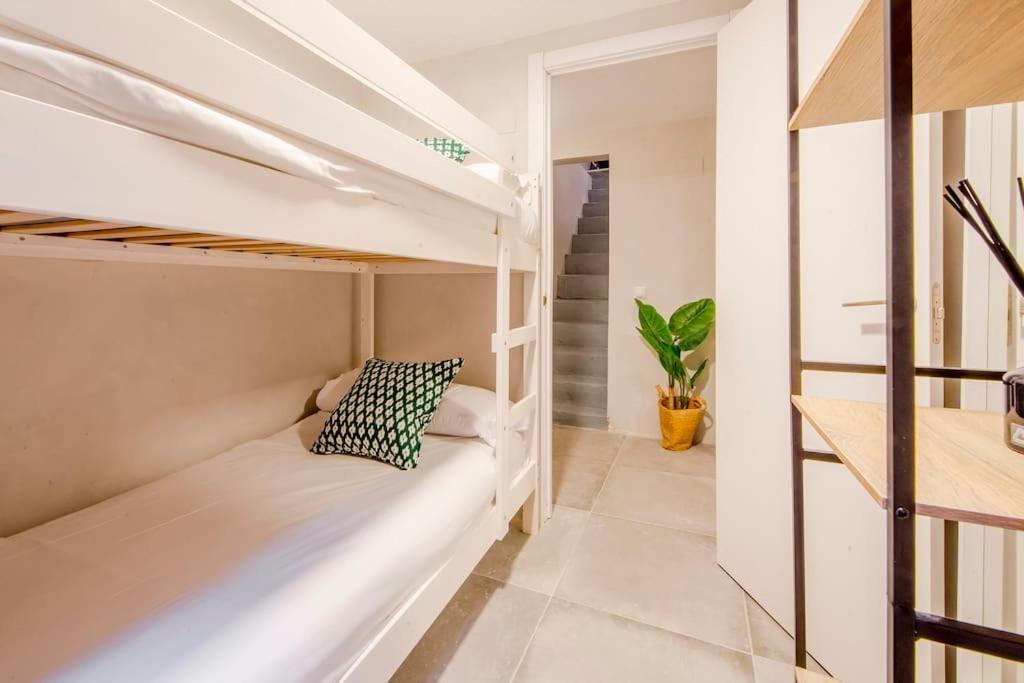 Cool Deluxe Interior Design A 2 Min De Gran Via Apartment Madrid Exterior photo