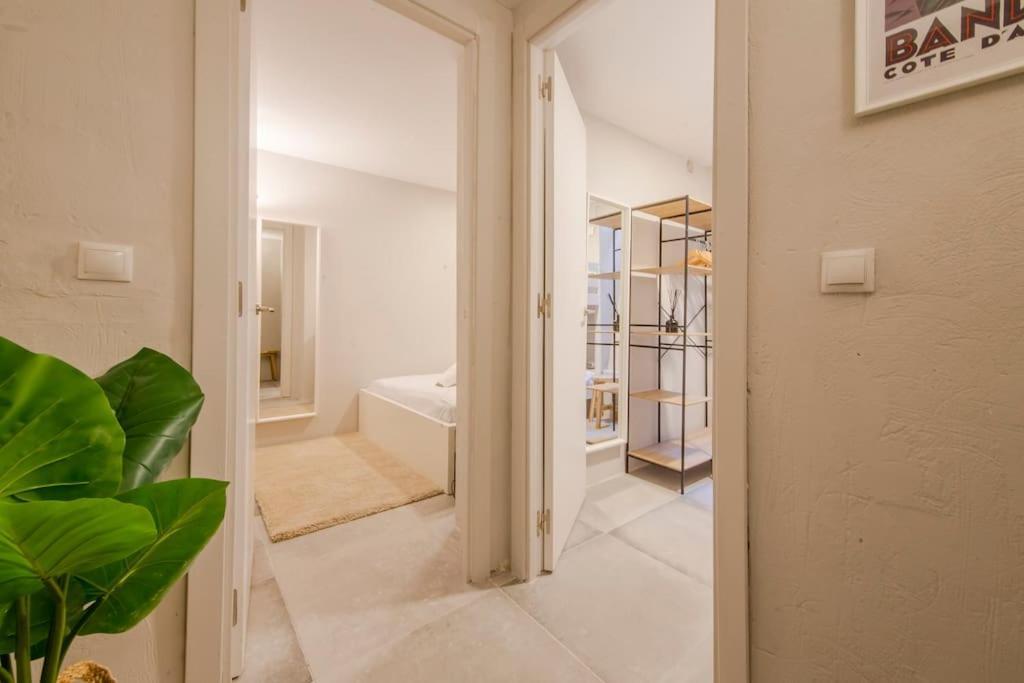 Cool Deluxe Interior Design A 2 Min De Gran Via Apartment Madrid Exterior photo