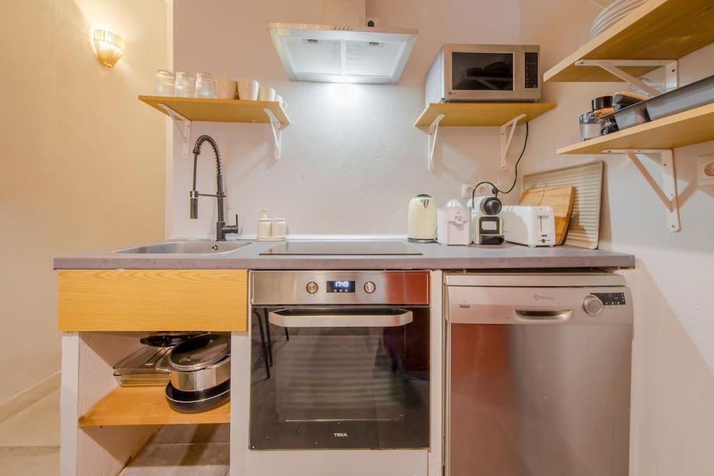 Cool Deluxe Interior Design A 2 Min De Gran Via Apartment Madrid Exterior photo